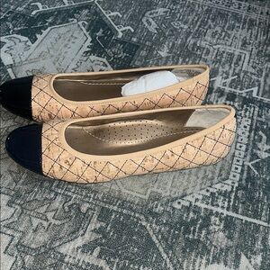 Chico’s Women's Sable Natural Cork and Black Flats size 9